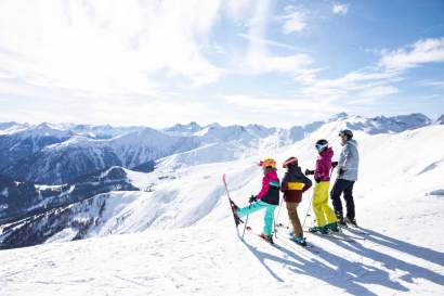 01_biohof-inntalblick_skifahren-mit-familie_zangerl.jpg